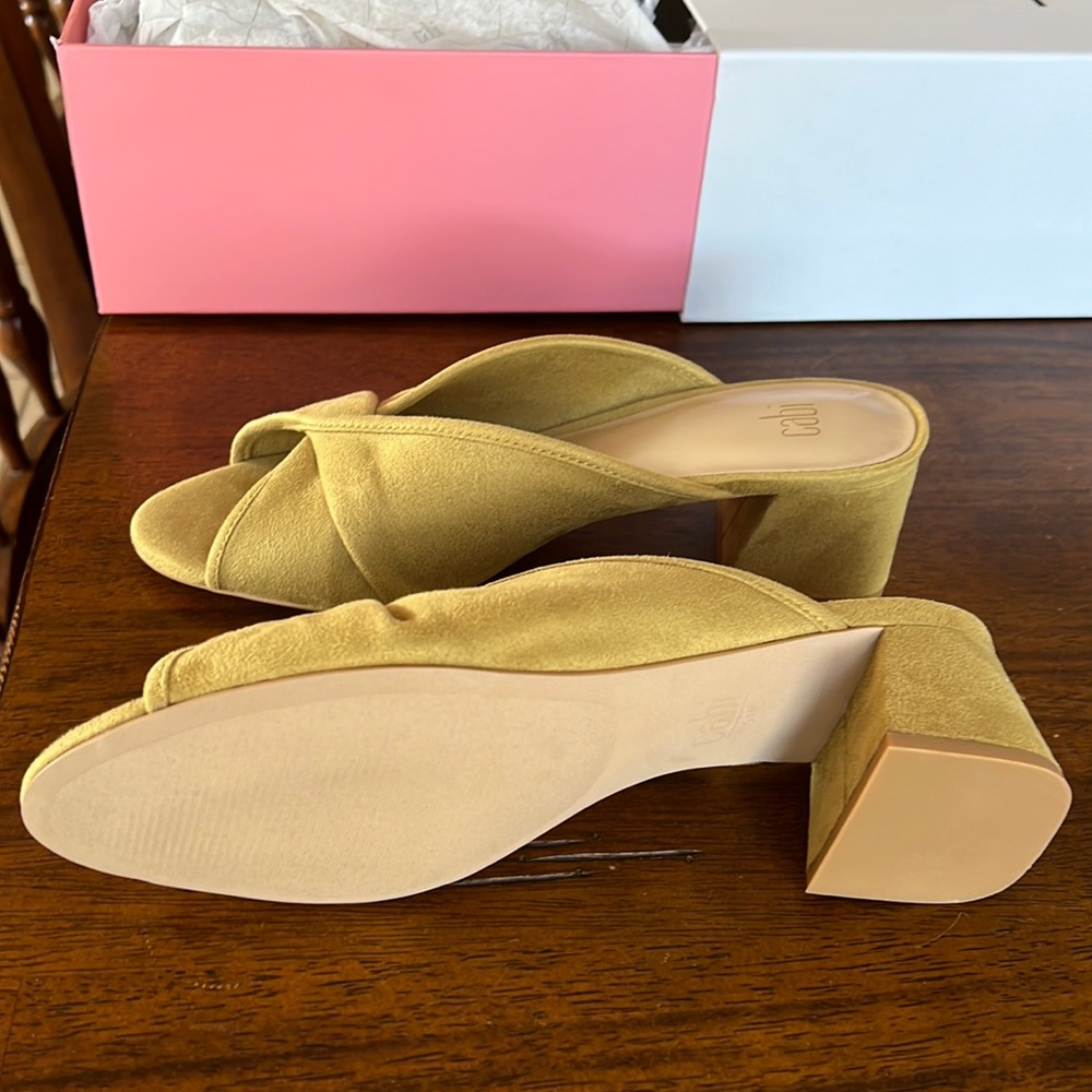 Mustard Cabi shoes size 9 never worn